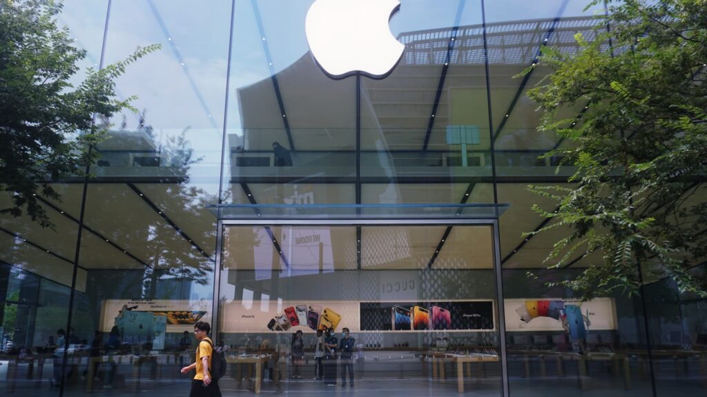 If Apple makes a foldable phone, analysts say this stock will benefit