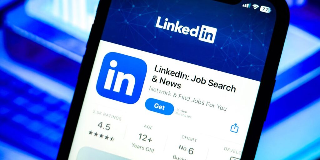 Why LinkedIn News Feed Is Showing Old Posts