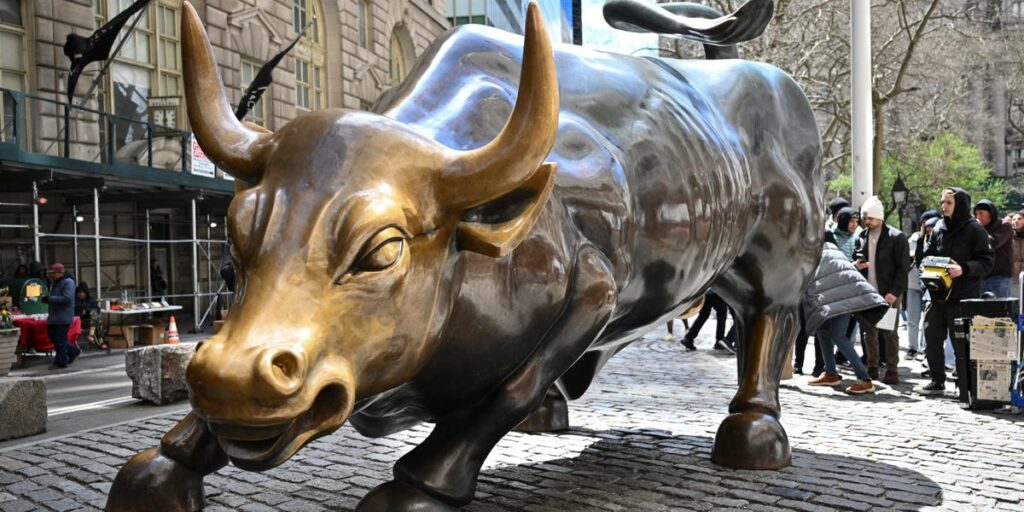 Dealmaking Is Back on Wall Street, but Getting Hired Is Another Story